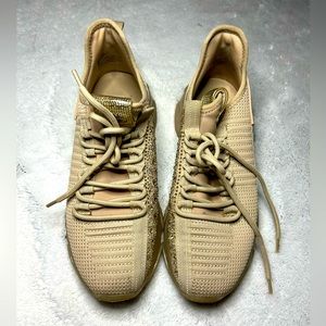 Woman’s Steve Madden Runners